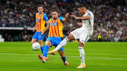 Mbappé ‘estrena’ su Bota de Oro con doblete y guía la victoria madridista