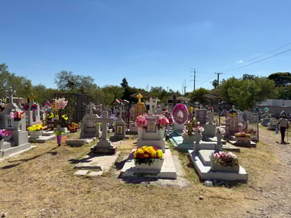 Tumbas en completo abandono