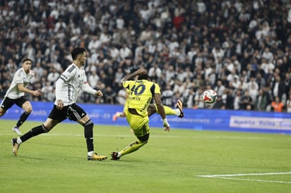 Beşiktaş 2-2 Fenerbahçe: Polémica arbitral con Álvarez como eje