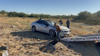 Conductor pierde el control y provoca aparatosa volcadura sobre la prolongación Manuel Pérez Treviño