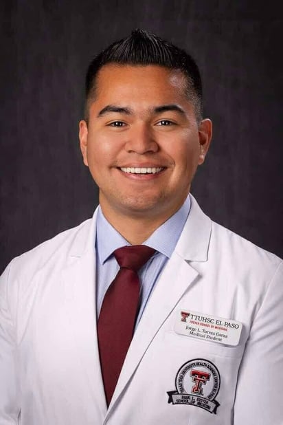 músico : Torres, originario de Rosita, Coahuila, y graduado de la preparatoria Eagle Pass High School