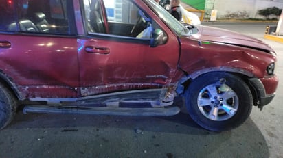 accidente : El conductor del Corolla, identificado como Rodolfo García, resultó con golpes que requirieron atención médica inmediata.