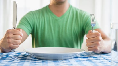 El ayuno intermitente no afecta la capacidad mental, encuentra una revisión