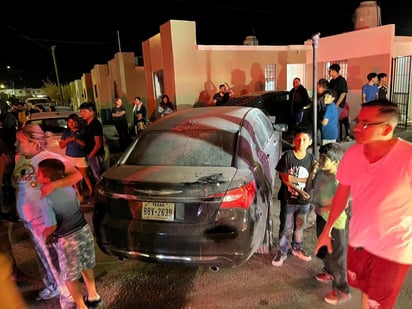 accidente : El golpe fue tan fuerte que el automóvil afectado salió proyectado contra un poste de concreto.