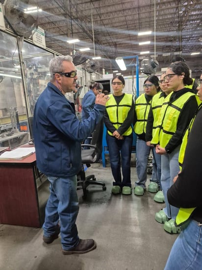 EDUCACIÓN Estudiantes del Tec Múzquiz visitan Magna Mechanisms en Saltillo, donde conocieron de cerca los procesos de manufactura y la cadena de suministro,