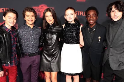 Millie Bobby Brown y David Harbour se reencuentran en el estreno mundial de ‘Stranger Things 5’