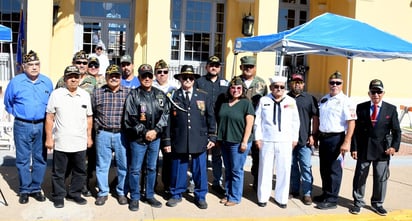 Eagle Pass : El recorrido inició en la Plaza San Juan y continuó por la calle Main