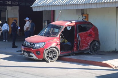 accidente : De acuerdo con los primeros reportes, una camioneta Dodge Ram negra que circulaba con vía libre sobre López Mateos