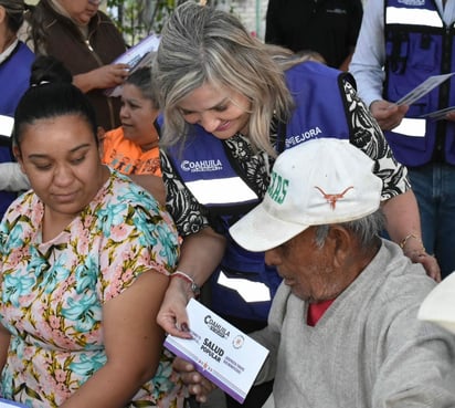 SALUD  Más de 50 habitantes de Villa de Cloete recibieron la Tarjeta de la Salud Popular, un programa impulsado por el gobernador Manolo Jiménez, que garantiza acceso