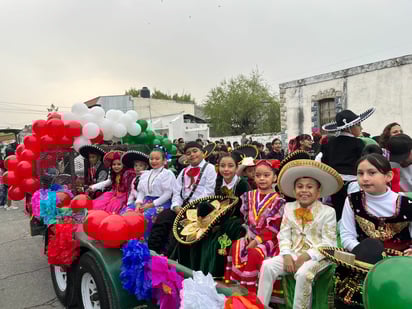 Escuela Burciaga destaca en desfile revolucionario