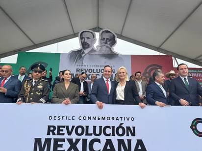 Gobernador Manolo Jiménez Salinas encabeza desfile en Múzquiz por la Revolución Mexicana