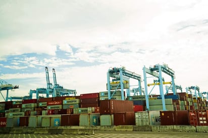 Economía mexicana pierde impulso por caída industrial y consumo mínimo