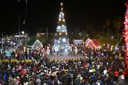 Sari Pérez inaugura la Estación Navidad bajo una sorpresiva nevada