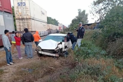 Conductor muere al ser impactado por tren en El Arenal, Jalisco