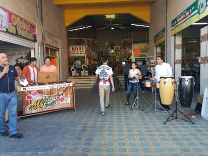 Analizan municipio negar permisos a locatarios del Mercado Juárez para vender en la vía pública