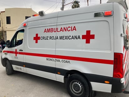 SEGURIDAD Paramédicos de la Cruz Roja acuden al auxilio.  La mañana de este jueves, socorristas de la Cruz Roja atendieron a un hombre que presentaba una herida