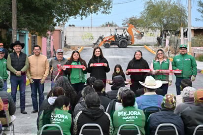 región: Con la pavimentación de los Retornos 1, 2 y 3, el Gobierno Municipal continúa
entregando obras que mejoran la calidad de vida