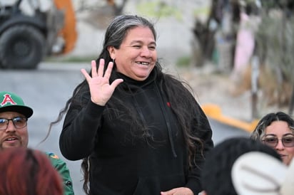 región: Con la pavimentación de los Retornos 1, 2 y 3, el Gobierno Municipal continúa
entregando obras que mejoran la calidad de vida