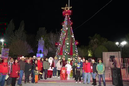 región: La época navideña llegó al municipio