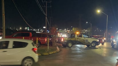 Proximidad : Al llegar al sitio, los oficiales evaluaron la situación y, mediante maniobras de empuje y aseguramiento del área.