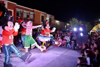 región: El alcalde Víctor Leija Vega celebra con la comunidad una noche de magia, unión y esperanza en la Navidad