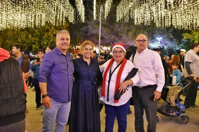 región: El alcalde Víctor Leija Vega celebra con la comunidad una noche de magia, unión y esperanza en la Navidad
