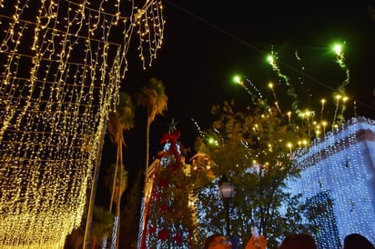 región: El alcalde Víctor Leija Vega celebra con la comunidad una noche de magia, unión y esperanza en la Navidad