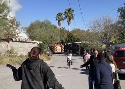 Incendio : Elementos de Bomberos acudieron de inmediato y trabajaron para contener las llamas. Incendio : Elementos de Bomberos acudieron de inmediato y trabajaron para contener las llamas.