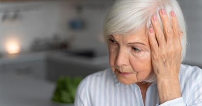 ENFERMEDADES Un derrame cerebral, también conocido como accidente cerebrovascular (ACV), es una urgencia médica que ocurre cuando se detiene el flujo sanguíneo hacia