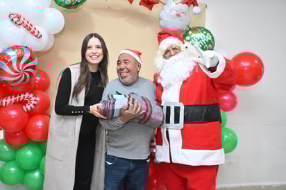 región: La alcaldesa Sari Pérez convivió con las y los beneficiarios en una fiesta que fortaleció la unión y la solidaridad comunitaria