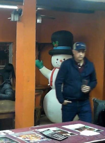 incidente : El cliente portaba un vaso de whisky y, al pedírsele que lo retirara, ocurrió un intercambio de palabras.