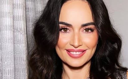 ANA DE LA REGUERA Ana de la Reguera reveló en una entrevista su primera experiencia sentimental con una mujer, compartiendo cómo este episodio influyó