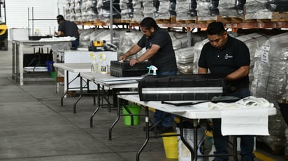 LEY Hoy termina el plazo para que las empresas en México provean sillas con respaldo a sus empleados, según la 'Ley Silla'. A partir de este lunes, las empresas