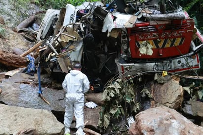 Accidente de autobús deja 16 estudiantes fallecidos y 20 heridos en Colombia