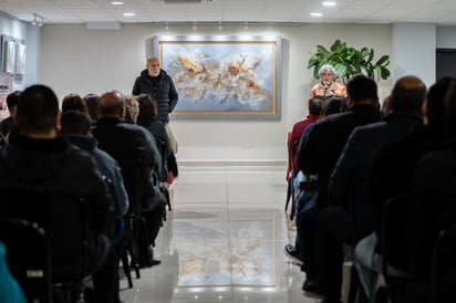 Escritores presentan obras ante lectores