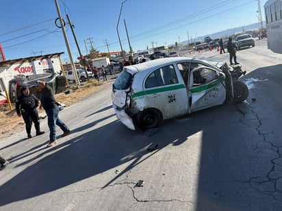 SEGURIDAD El accidente vial dejó dos personas lesionadas.  Un fuerte accidente con volcadura se registró la tarde de este jueves sobre el Bulevar Santa Cecilia,