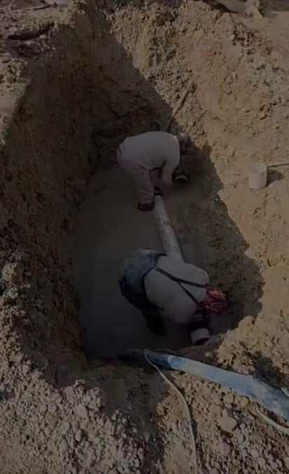 Fuga de agua en Av. Román Cepeda