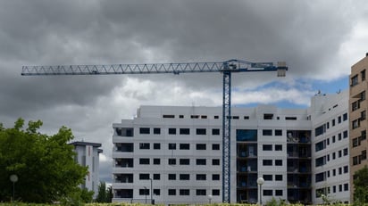 ECONOMÍA El sector construcción en México enfrenta una severa desaceleración, con caídas drásticas en el valor de producción en Ciudad de México y Monterrey.  El valor
