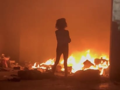 INCENDIO Un incendio provocado durante la madrugada generó una intensa movilización de cuerpos de emergencia en las inmediaciones de la avenida Lázaro