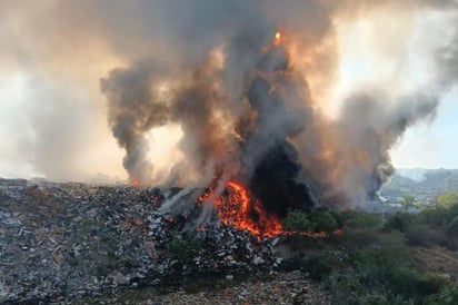 INCENDIO  Un nuevo incendio se registró en un basurero clandestino de la zona del Piggy Back en Culiacán, apenas cuatro días después de controlar un siniestro similar