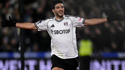 Fulham gana al West Ham con gol de Raúl Jiménez al minuto 84
