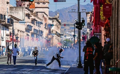  CARLOS MANZO Raúl Meza Abonce, detenido y torturado durante una manifestación por el asesinato de Carlos Manzo, fue liberado y continuará su proceso penal en libertad.