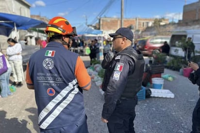 PIROTECNIA Una explosión en un puesto de pirotecnia no registrado dentro de un tianguis causó pánico y dejó cuatro personas lesionadas en Irapuato.  Un puesto de venta