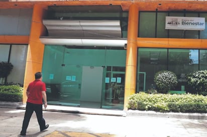 TRANSFERENCIAS MÓVILES  Los contratos para transferencias desde el celular crecieron 12% y sumaron 104 millones de cuentas, reflejando el avance de los servicios financieros digitales