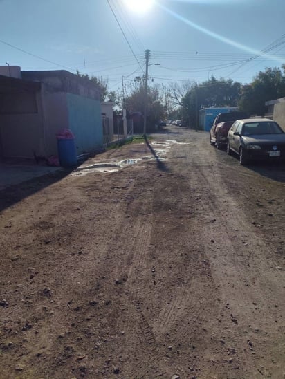 INSALUBRIDAD Vecinos de la colonia Sarabia en Sabinas enfrentan fugas de drenaje desde hace cuatro meses, sin que el Ayuntamiento atienda