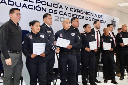 oficiales : Fue la ceremonia de graduación de nuevos cadetes que se integran oficialmente a la Policía Municipal de Piedras Negras.