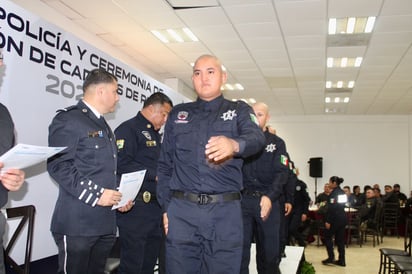 oficiales : Fue la ceremonia de graduación de nuevos cadetes que se integran oficialmente a la Policía Municipal de Piedras Negras.