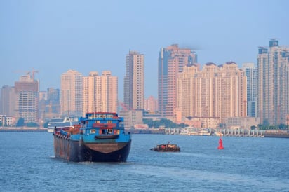 ARANCELES La firma Capitaria advierte que los aranceles de Estados Unidos siguen siendo el mayor riesgo para la manufactura y exportación mexicana en 2026.  En México,