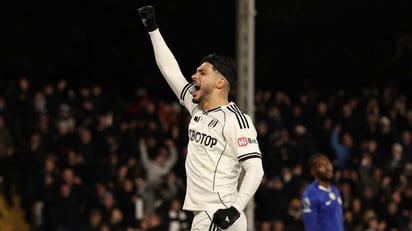 Fulham vence 2-1 a Chelsea con gol de Raúl Jiménez en la Premier League