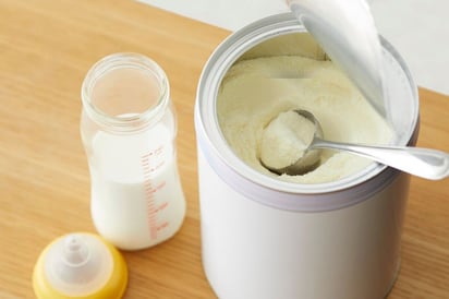 NESTLÉ  Nestlé retiró lotes de leche infantil en más de 50 países, incluidos siete de Latinoamérica, por la posible presencia de Bacillus cereus, bacteria que provoca